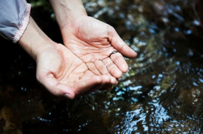 108 種夢見水的解釋： 夢見泉水乾涸