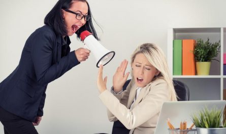 心理暴力：它是什麼、例子、類型、原因、後果以及如何預防它
