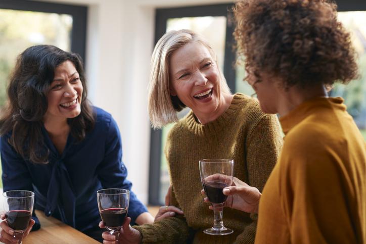 如何在 50 歲時結交新朋友