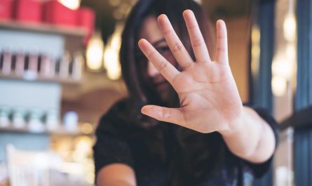 如何與不想說話的人交談