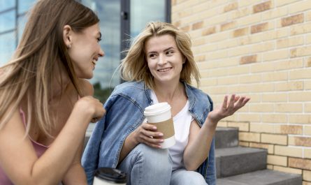 每天和朋友聊天正常嗎？