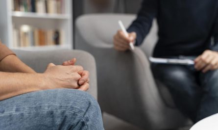 蘇格拉底式的心理學對話：它是什麼、如何應用，以及範例