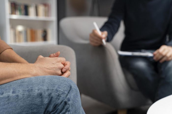 蘇格拉底式的心理學對話：它是什麼、如何應用，以及範例