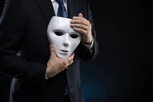 如何降低一個人的自尊心