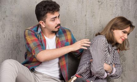 如何與一個對你著迷的人相處，辨識執著的徵兆