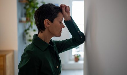 情緒疲憊：原因、症狀及應對方法