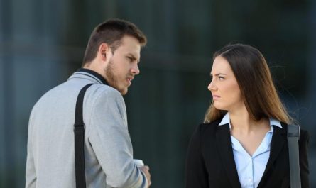 偏執型人格障礙：成因、症狀與治療.