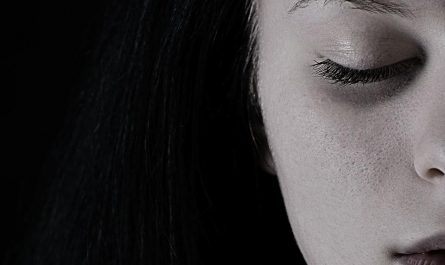 離婚後如何走出憂鬱？離婚憂鬱的症狀、克服離婚憂鬱的小技巧