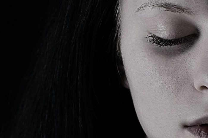 離婚後如何走出憂鬱？離婚憂鬱的症狀、克服離婚憂鬱的小技巧