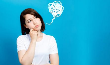 「言語貧乏症」（Alogia）：意義、病因、症狀和治療