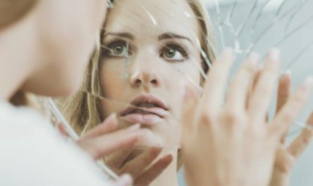 軀體變形障礙：定義、病因、症狀與治療